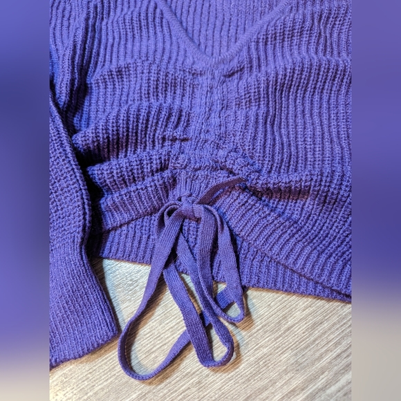 Cropped Sweater - Picture 4 of 5